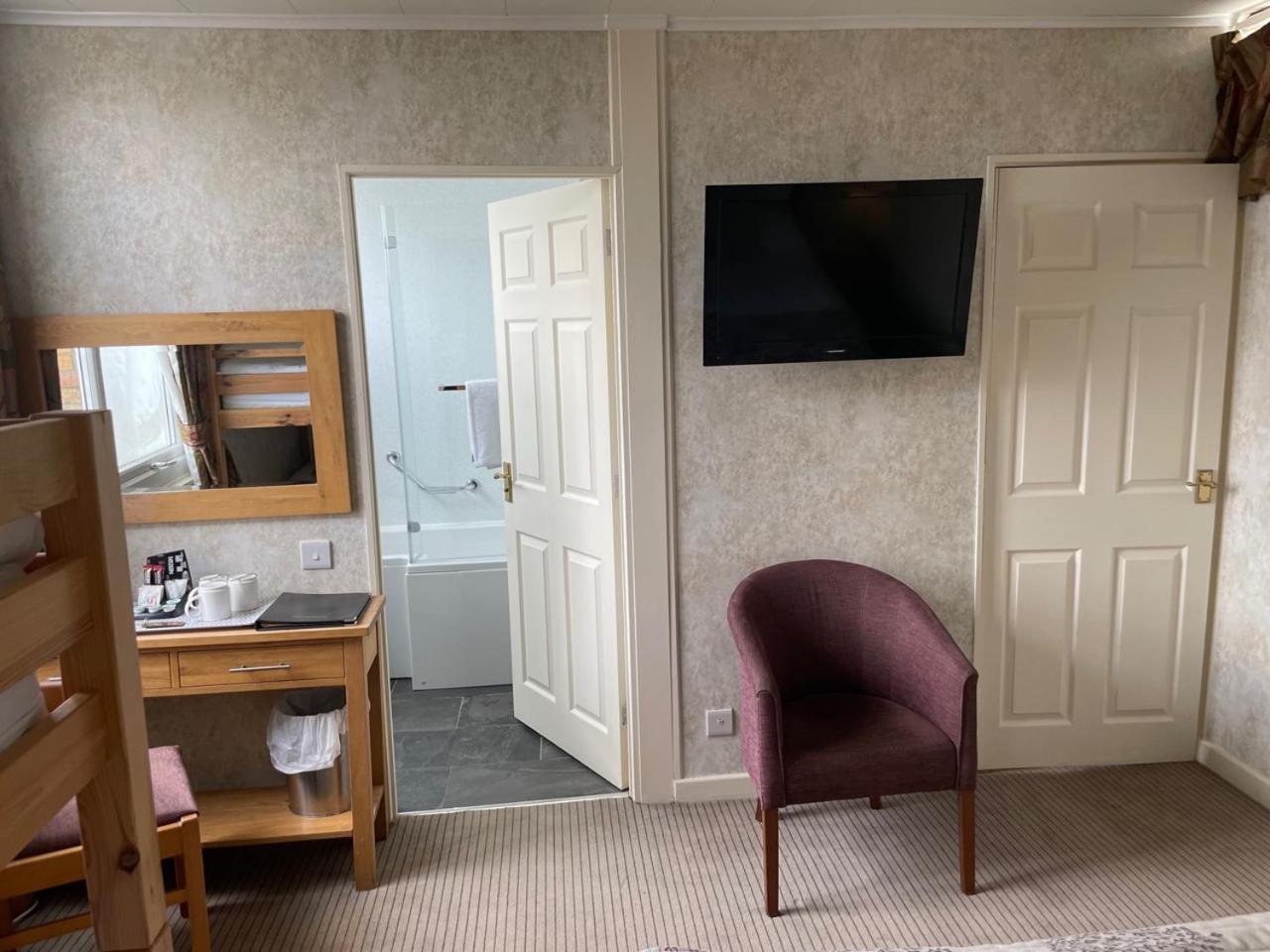 The Dog & Partridge Country Inn 애쉬본 외부 사진