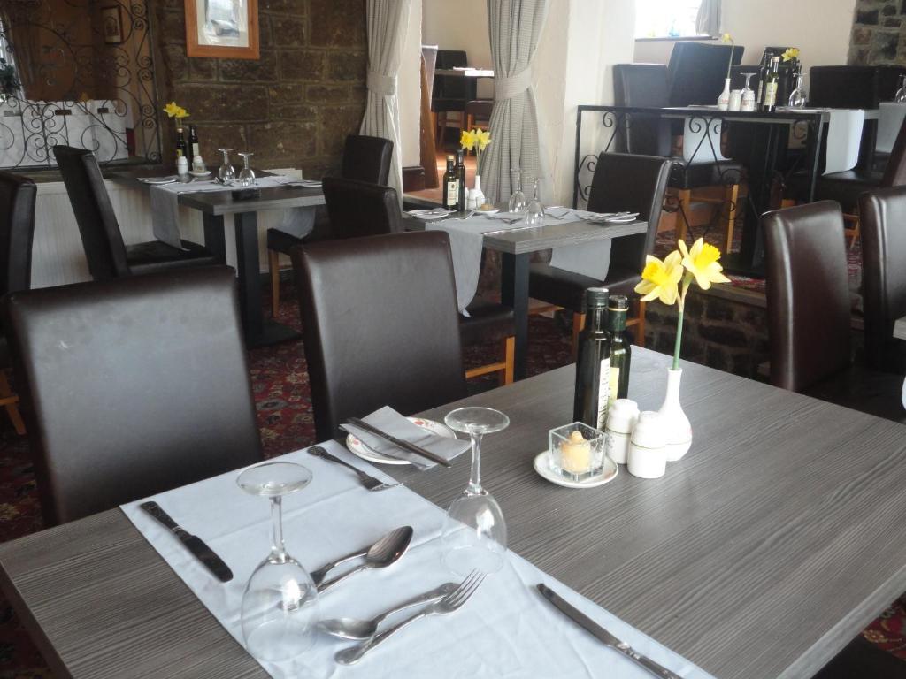 The Dog & Partridge Country Inn 애쉬본 외부 사진